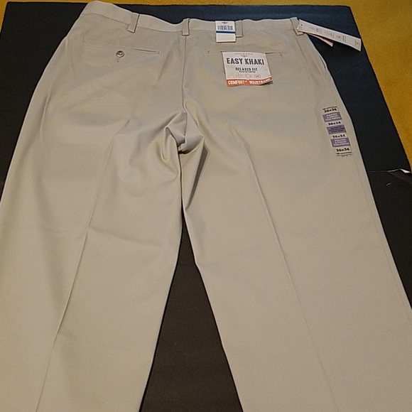 NWT DOCKERS Easy Khaki Relaxed pleated/cuffed pant - Picture 9 of 9